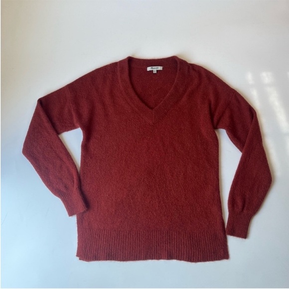 Madewell Bartlett V-Neck Pullover Sweater in Coziest Yarn - Picture 6 of 9